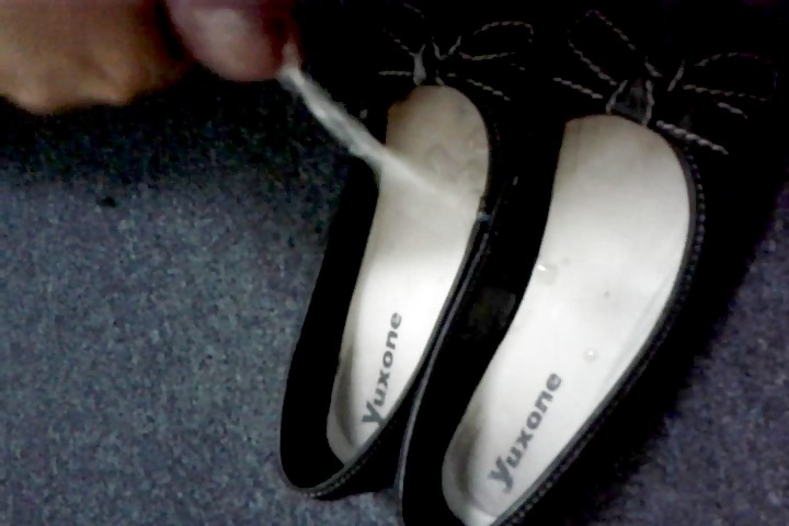 Cumming in co-workers shoes (ballerinas) pict gal