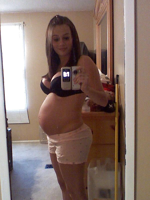 Another awesome PREGNANT teen selfshot pict gal