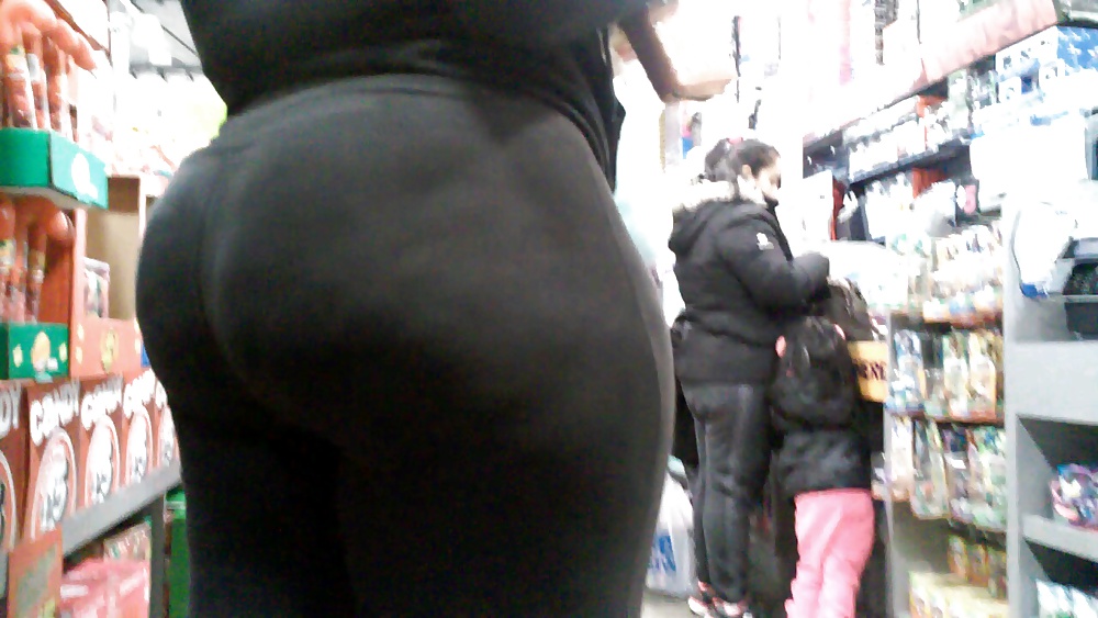 phat ass at the store pict gal