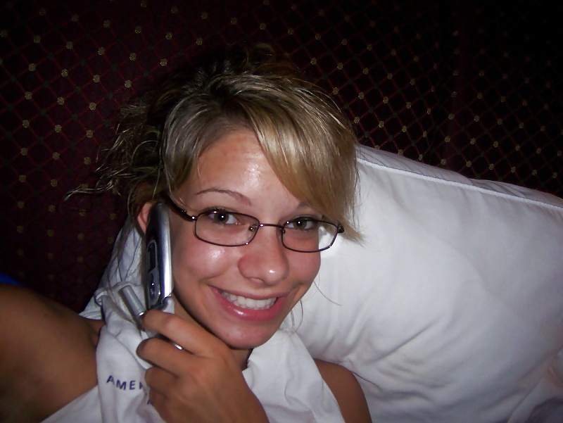 Pretty Amateur Allie pict gal