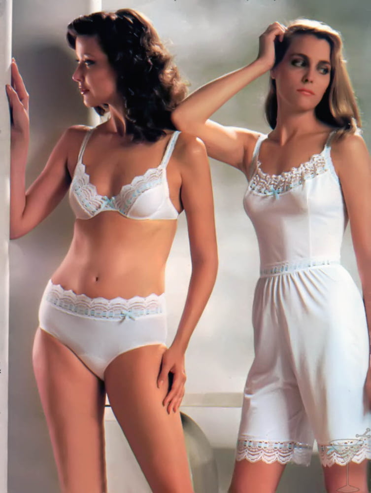 Vintage Lingerie Ad Girls 79 Fotos