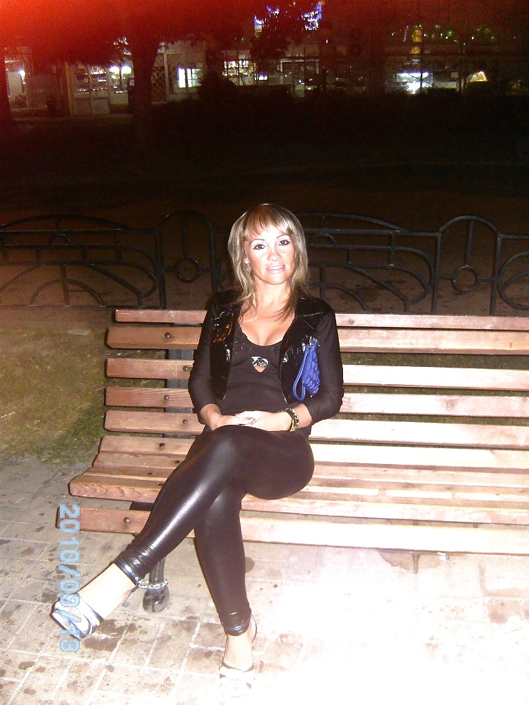 Amateur in Hot Pants pict gal