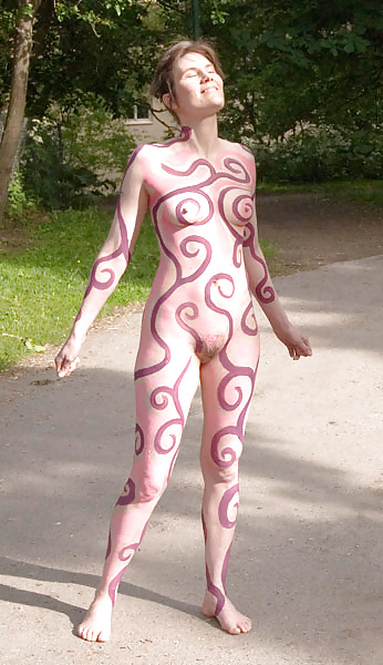 AMATEURS IN BODY PAINT -1 pict gal