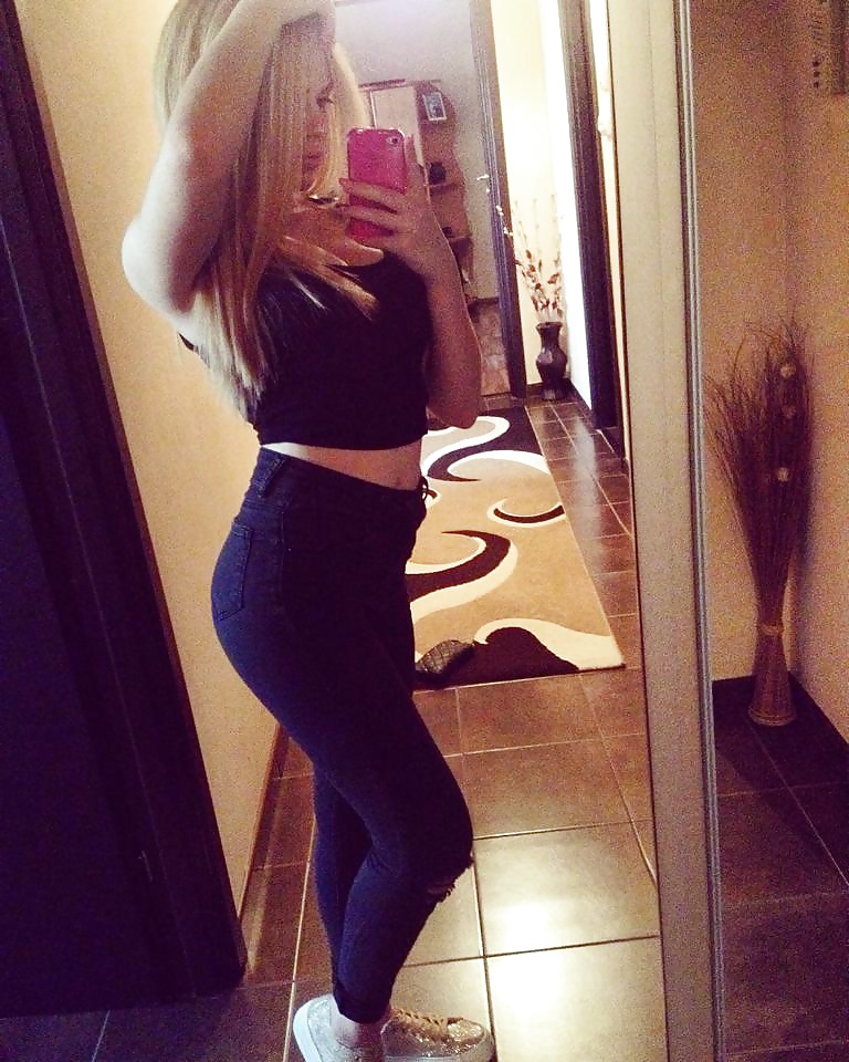Teasing Teen 2 pict gal
