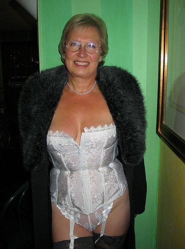 Granny Annie married exposed mmm - 11 Photos 