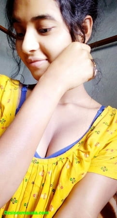 Sexy desi Figure Girl Showing Cute And Tite Boobs