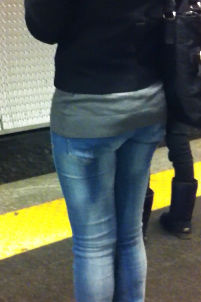 BEST ASSES IN SUBWAY 2 (comment please) pict gal