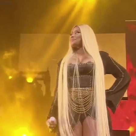 nicki minaj nipples         