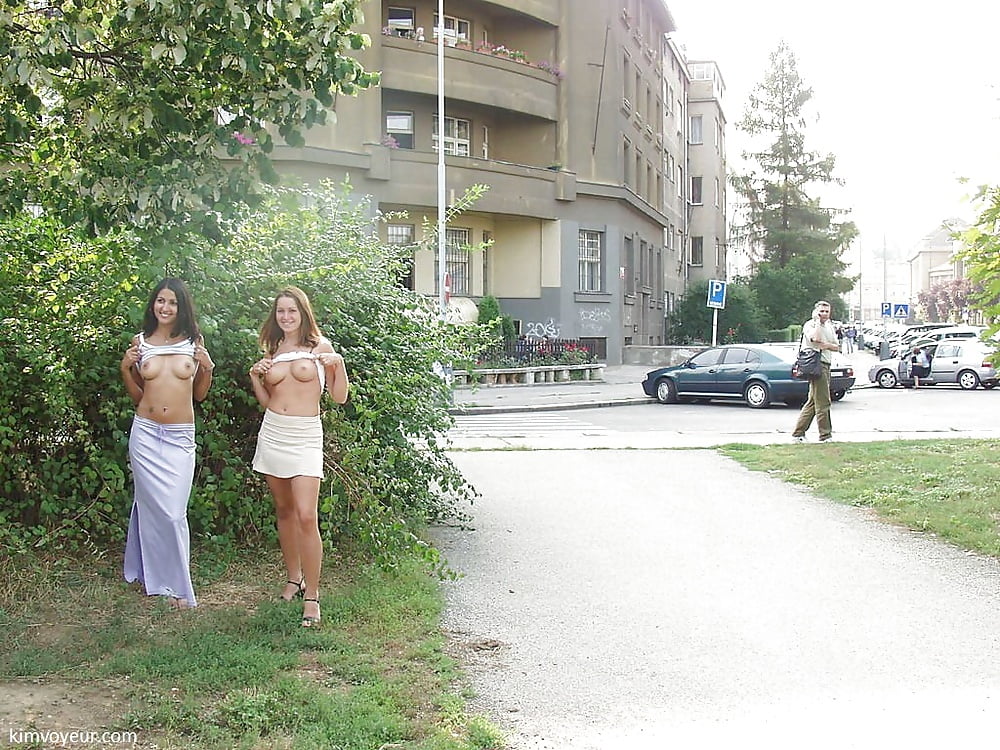 Flashing their wares! pict gal