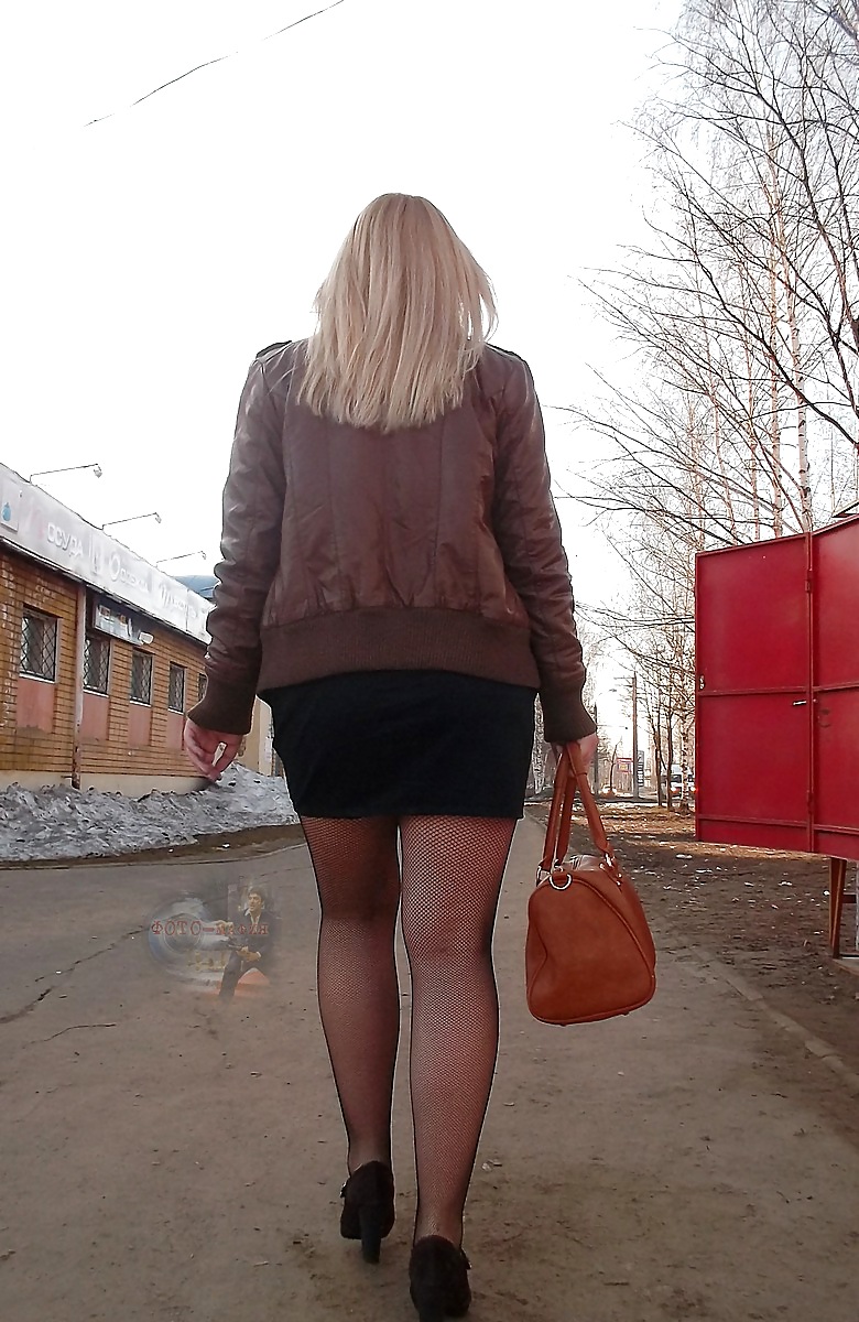 Mini Skirt Babes in Public pict gal