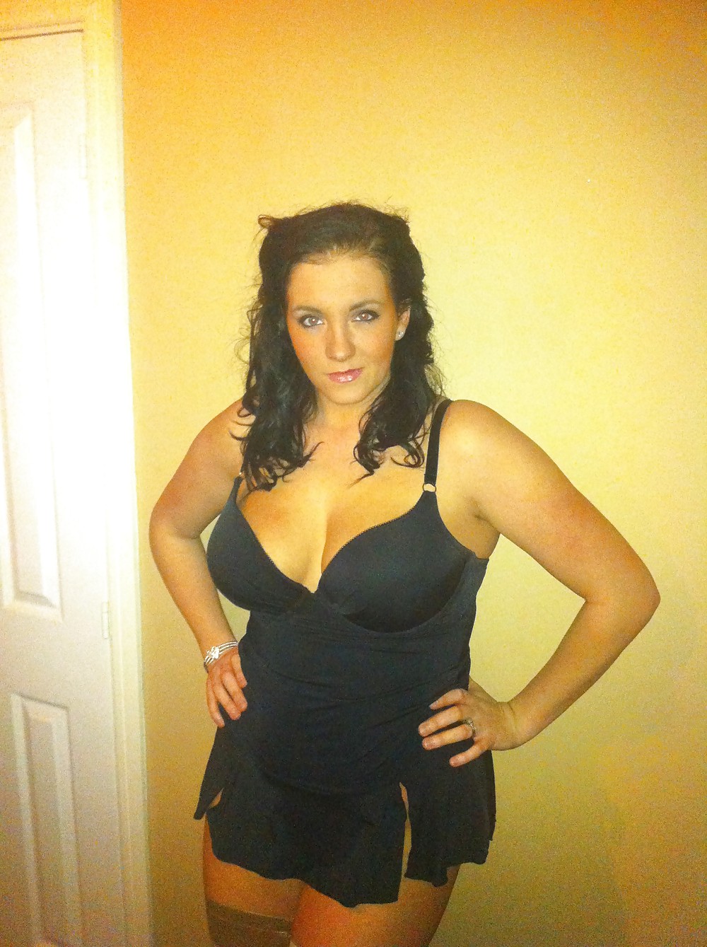 Busty Amateur Lady pict gal