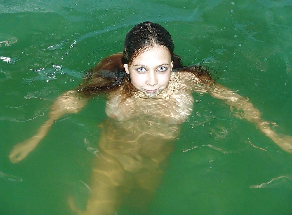 LITTLE LIZA - Sexy in Swimming Bath pict gal
