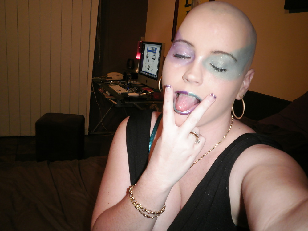 Chloe Ryan Bald Blow pict gal