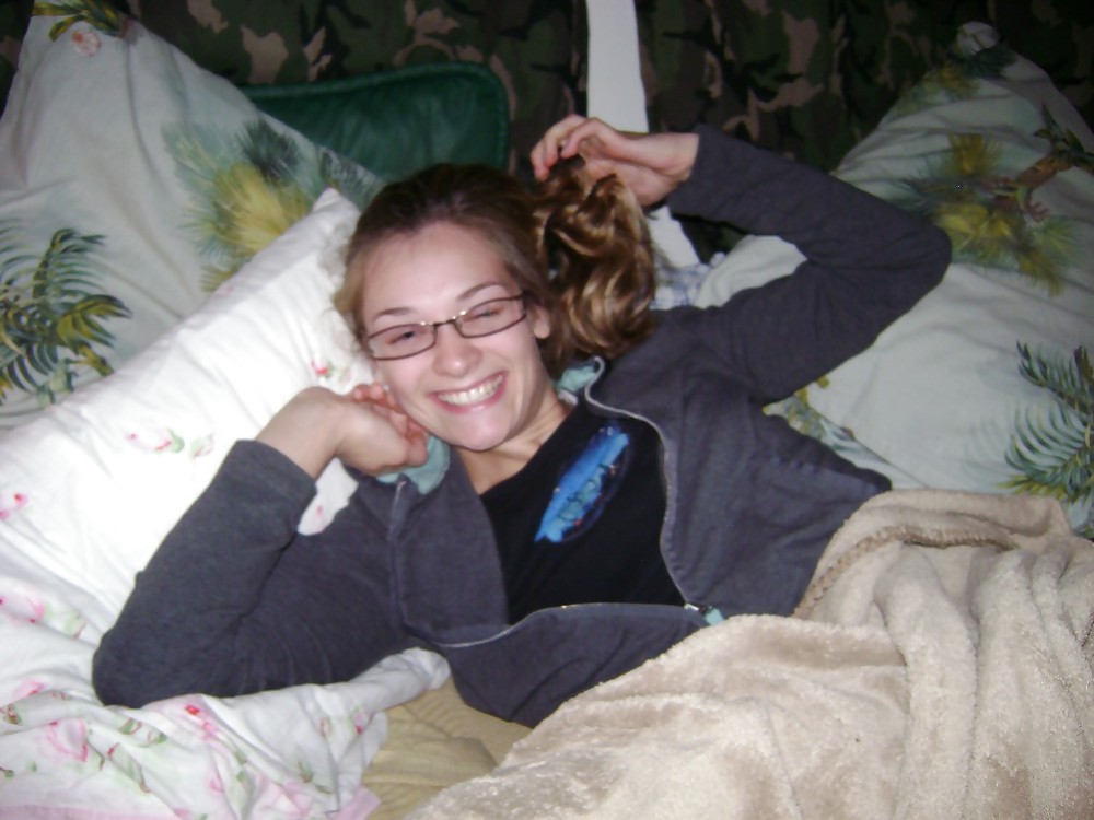 Young Amater Nerdy Girlfriend pict gal