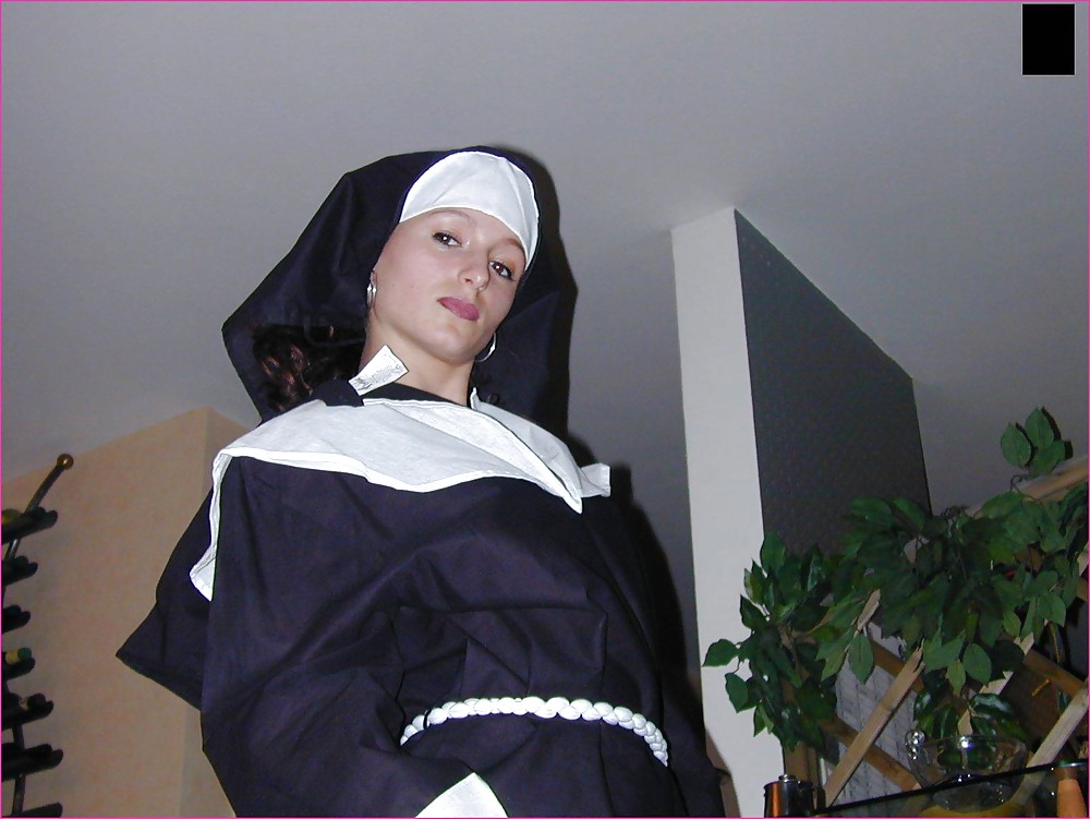 HOT GERMAN NUN pict gal
