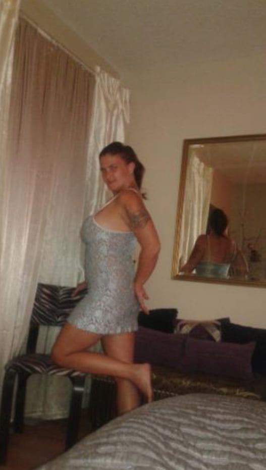 Another South Florida Motel Whore to empty your nuts in - 7 Photos 