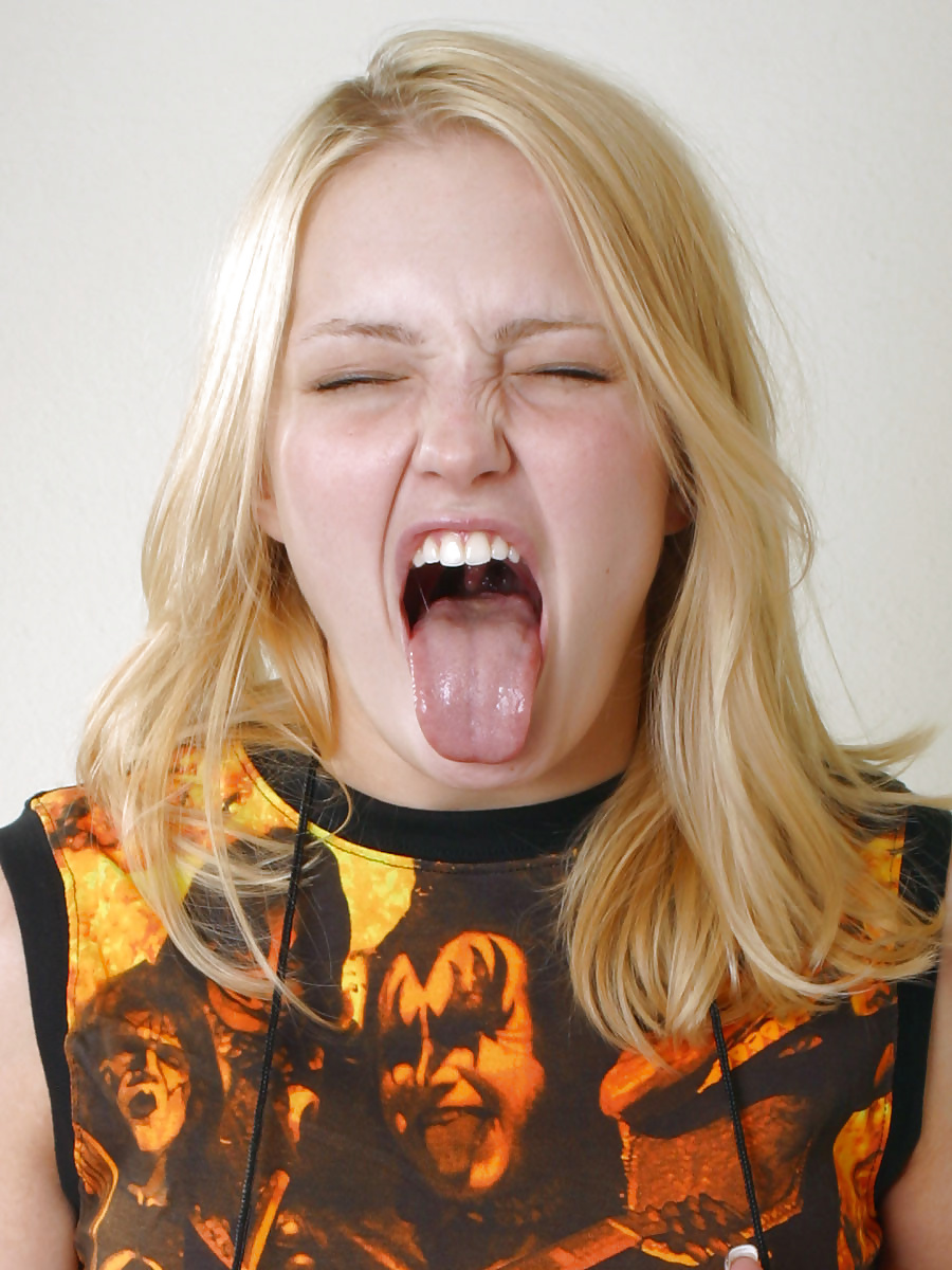 Teen Girls - tongue out and mouth open - Part 1 pict gal