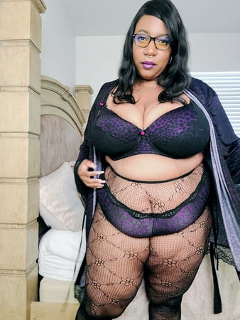 josie kiss free photos         