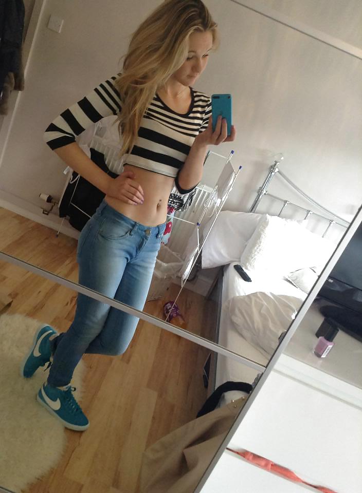 HOT BLONDE SELF-SHOT pict gal