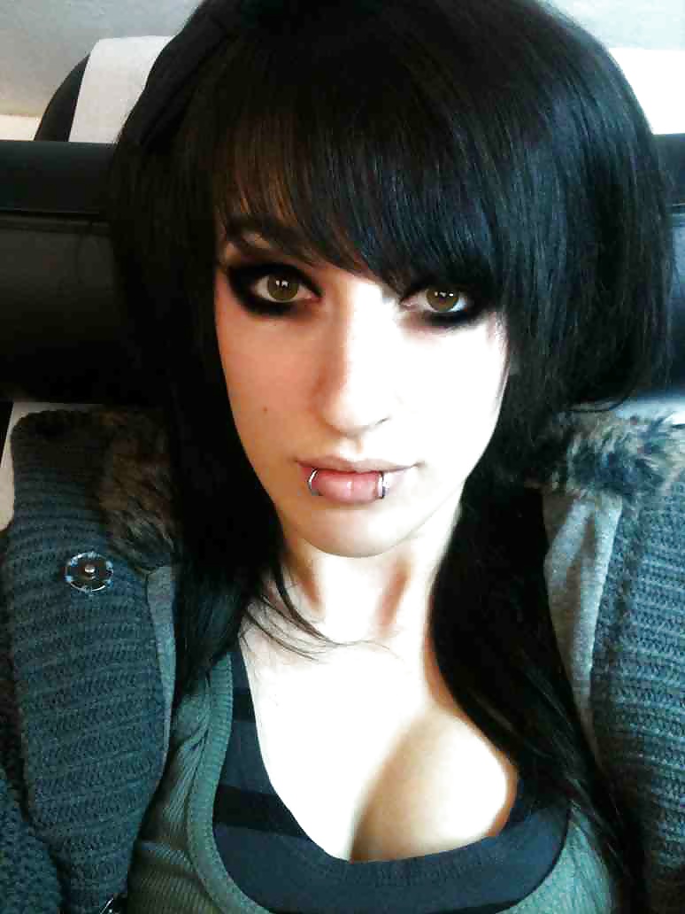 sexy little emo chick pict gal
