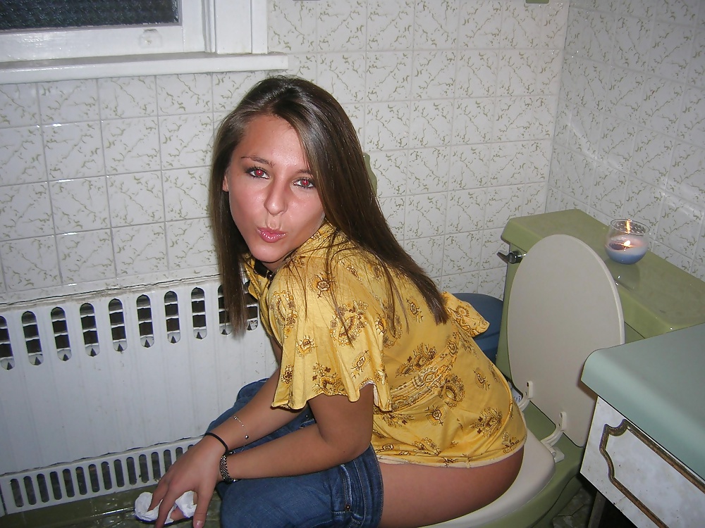 Meanwhile, in the bathroom.... pict gal