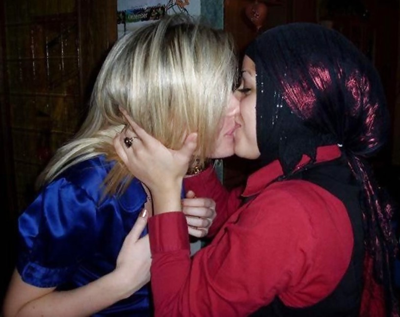 Hijab Lesbians pict gal