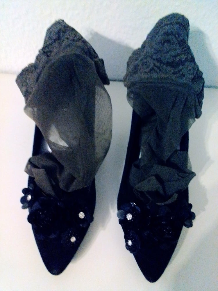Black Heels Grey stockings - 1 Photos 