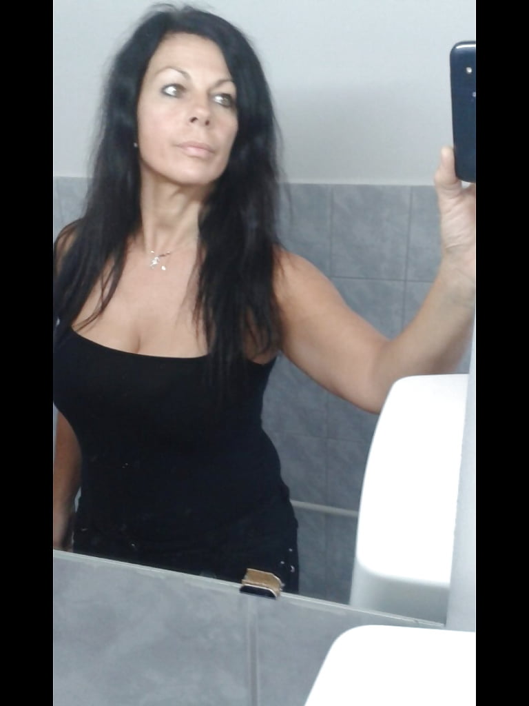 Hungarian Milf: Andrea(non nude) pict gal