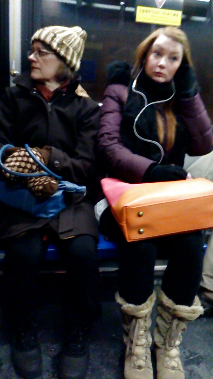 Voyeur - lovely ladies of public transit pict gal