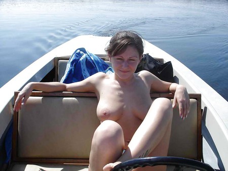 Horny Teen auf einem Schiff