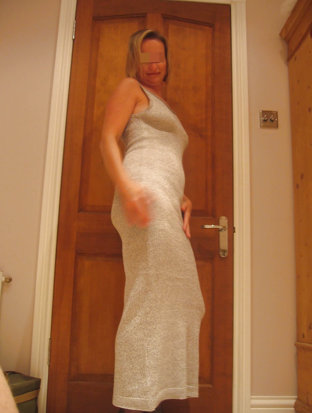 UK milf stripping for her lucky hubby pict gal