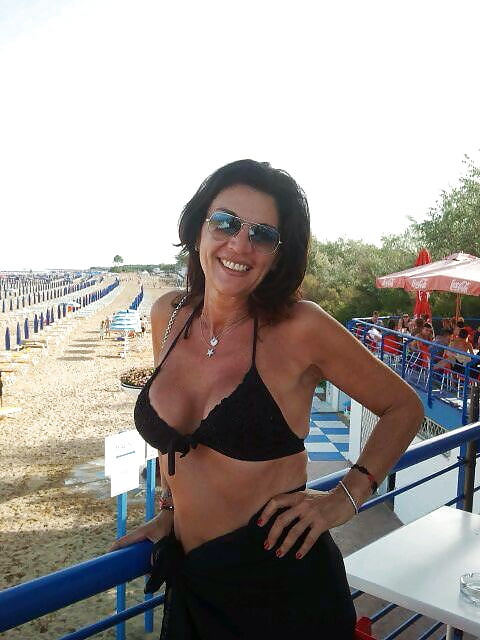 Italian MILF Alessandra&Patrizia fb pict gal