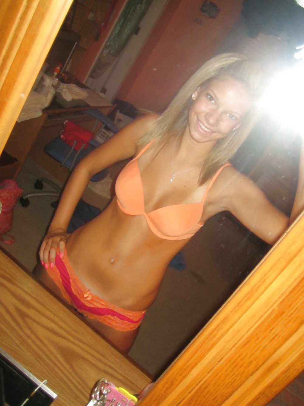 Pretty Amateur Allie pict gal