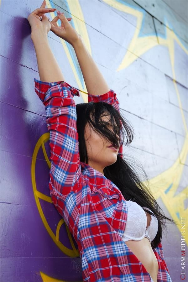 Gabby Bella perfect babe with white bra at the graffiti wall - 16 Photos 