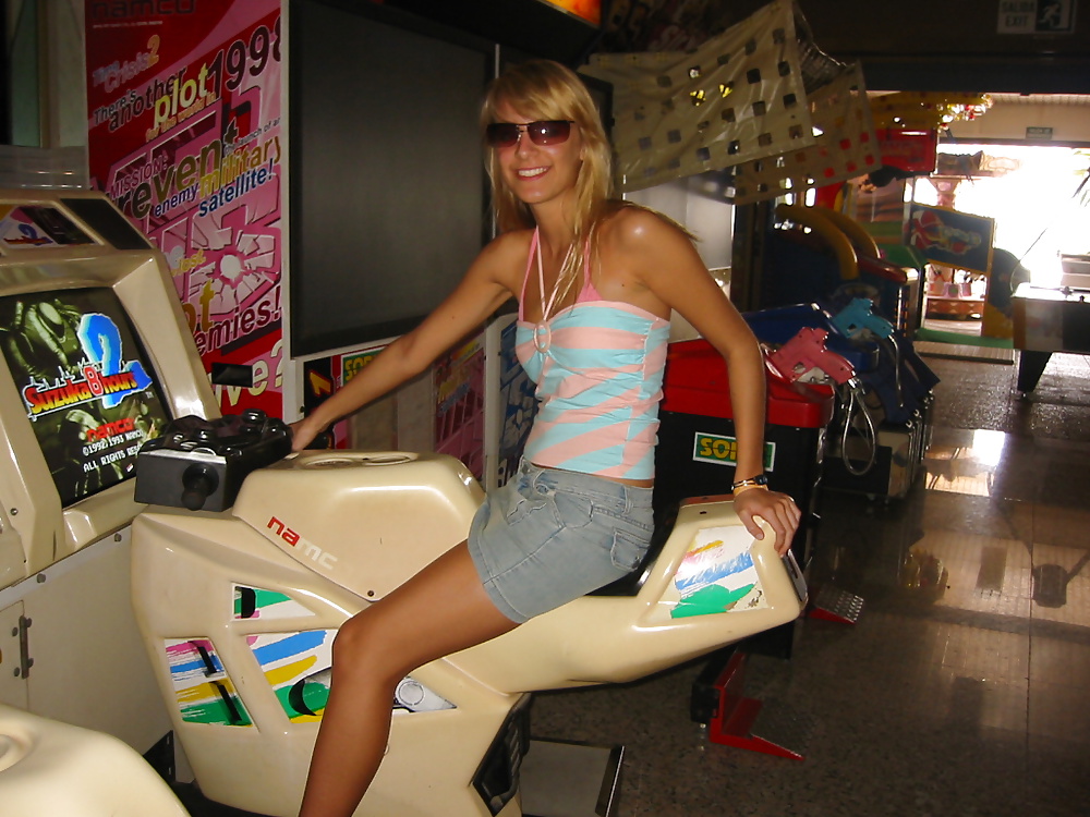 not sisters on Vacation - Enjoy CardinalRoss! pict gal