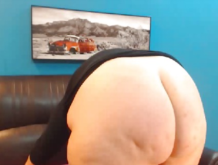 My fat nude aunt  in her lv room big butt hidden cam pict gal