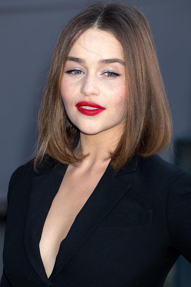 Sexy Celebs With Their Bright Red Lips - 22 Photos 