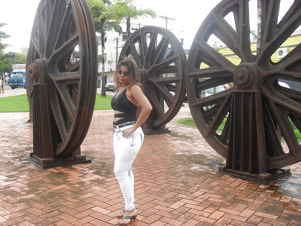 Puta,culona y fea del face (meyre) pict gal