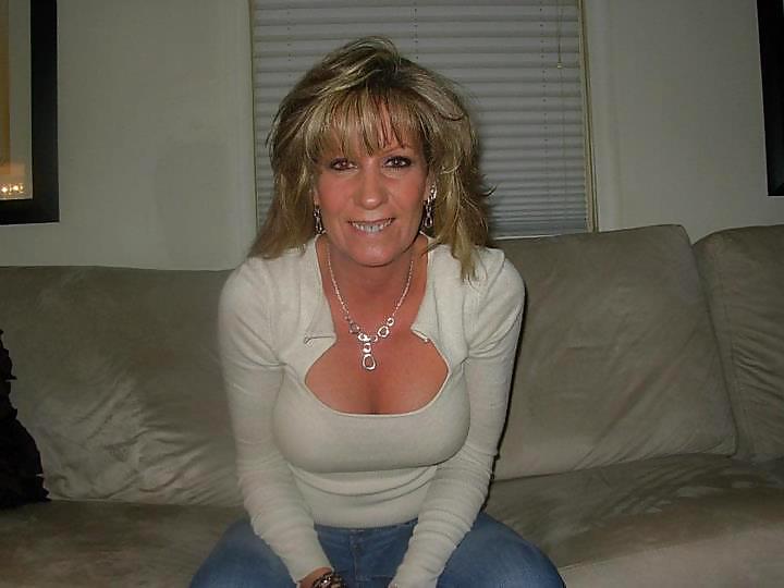 Tracy, my friend's hot mom pict gal