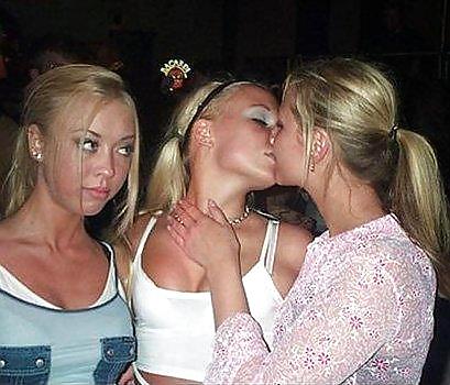 kissing girls 4 pict gal