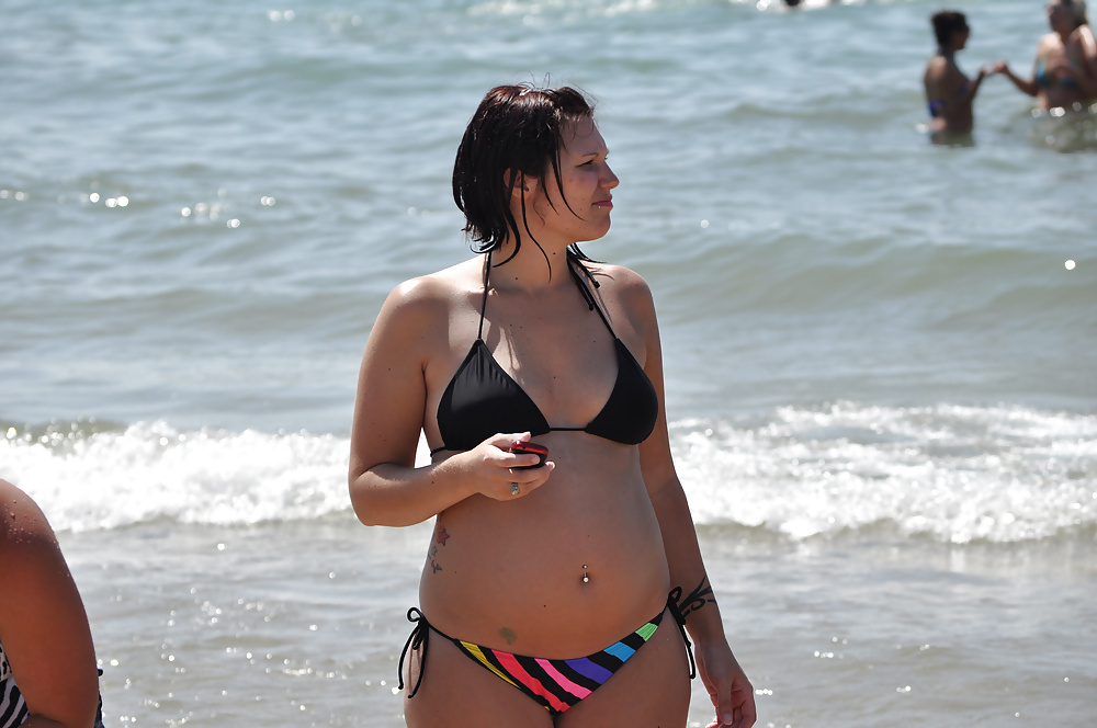 Pregnant Amateurs - Sexy In Bikinis! pict gal