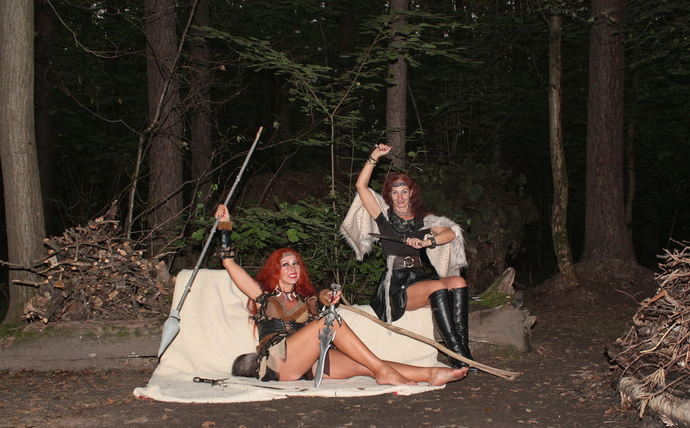 Warrior maidens on the carpet - 70 Photos 