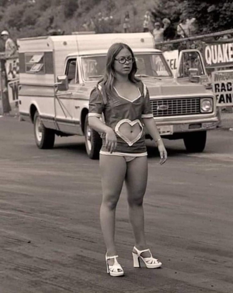 Hot Rod and Racing women - 107 Photos 