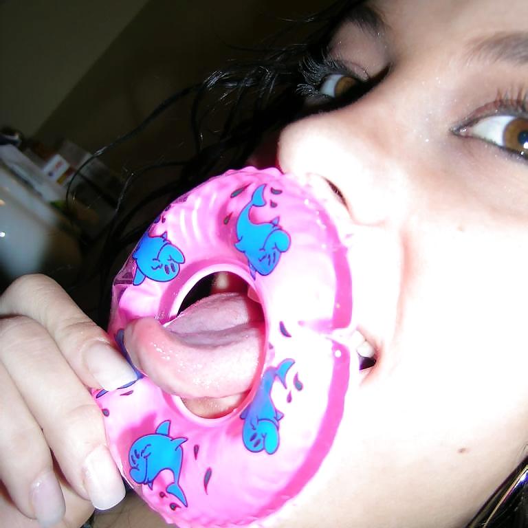 Nice brunette and her little sextoy pict gal