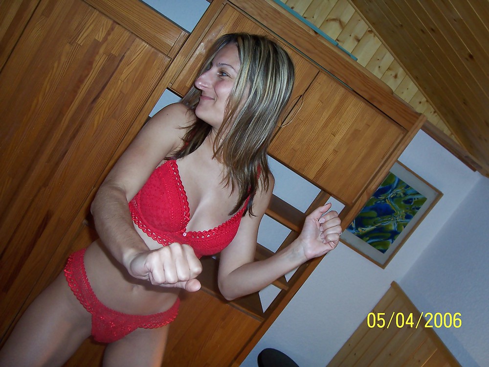 blonde posing nude 2 pict gal