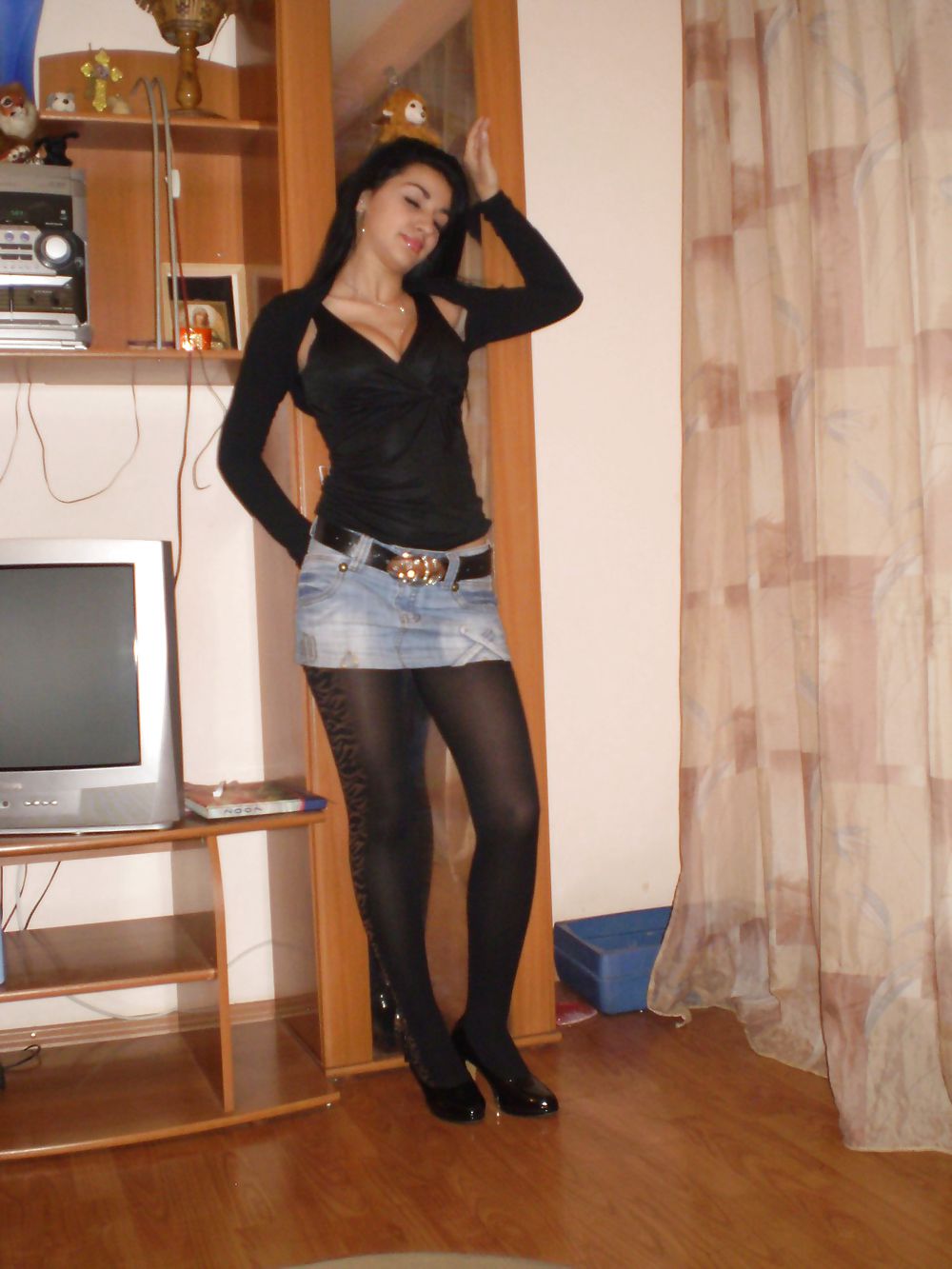 Lara pict gal