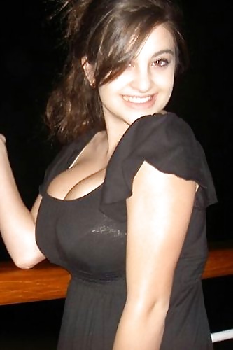 Huge Amatuer Tits in Tight Clothing pict gal