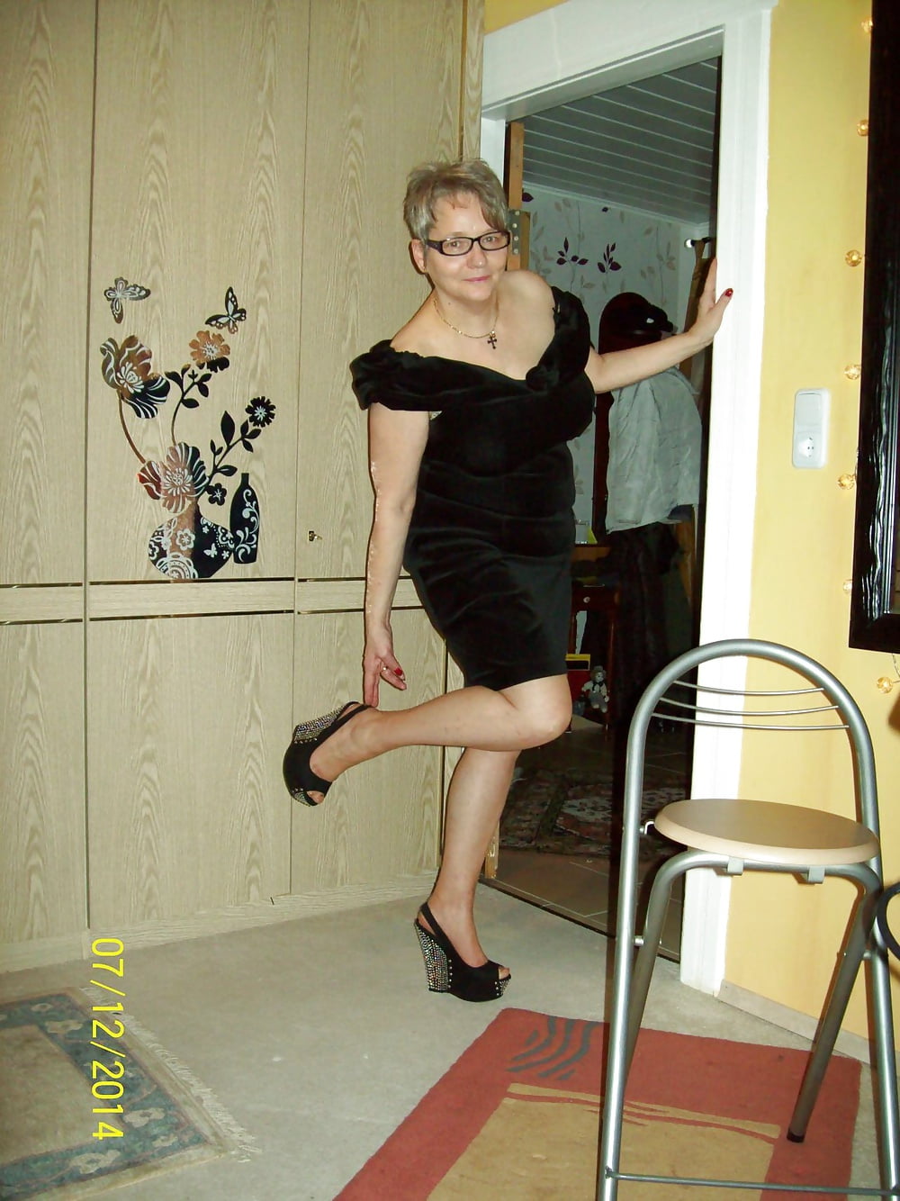 Anni German Horny Granny (non nude) pict gal