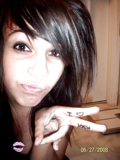 Yet more Emo pict gal