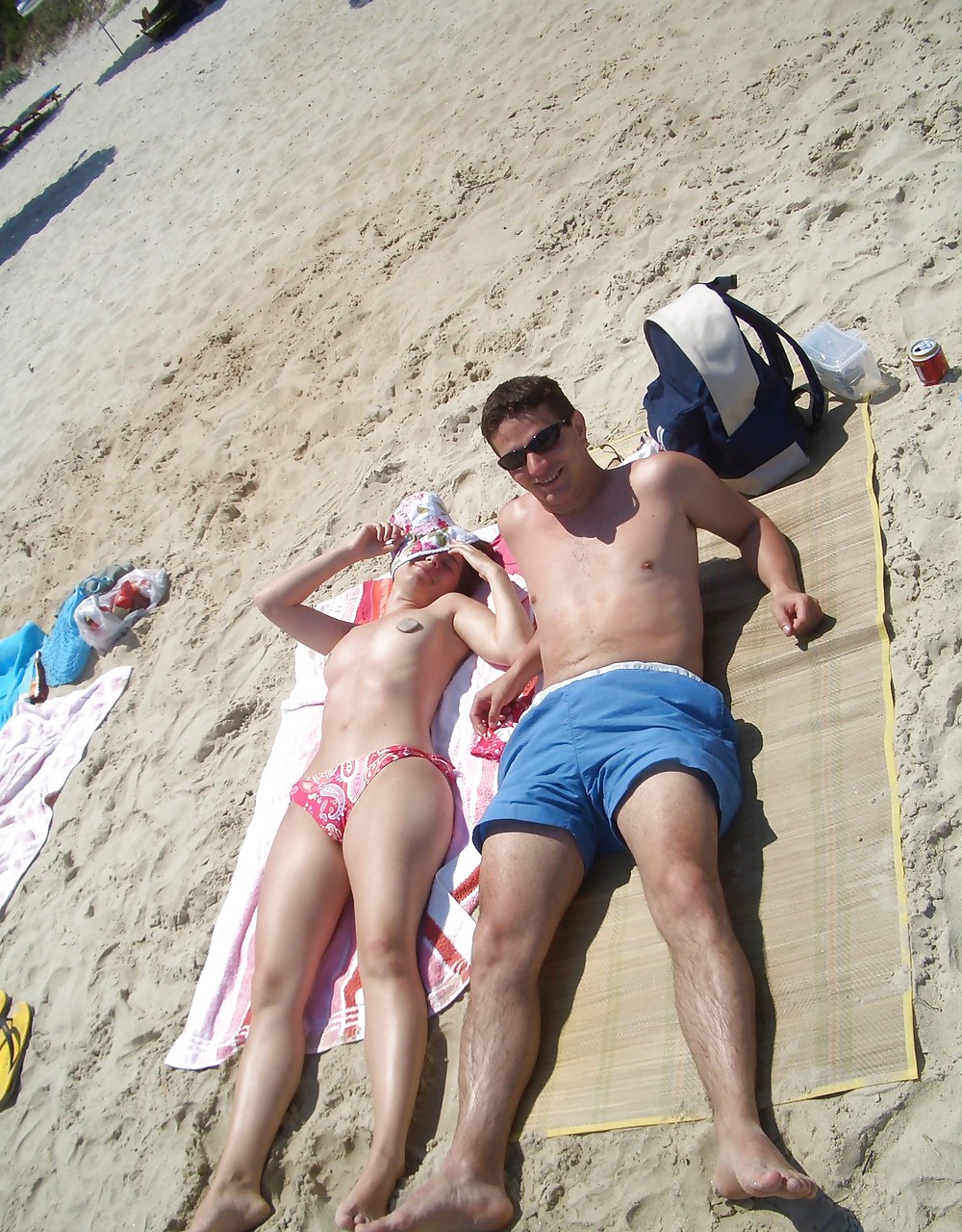Italian couple on the beach pict gal